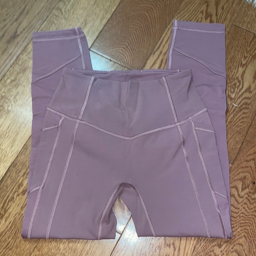 Lululemon•high waisted speed up cropped 23 inch leggings